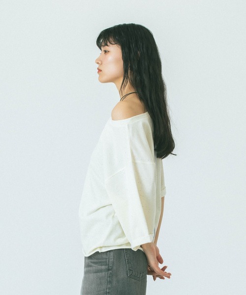 ROSE BUD（ローズバッド）の「【WEB・一部店舗限定】COLOR NEP OFF-SHOULDER TOP（Tシャツ/カットソー・レディース・ホワイト/グレー/ネイビー・ONE SIZE）」の5枚目の写真