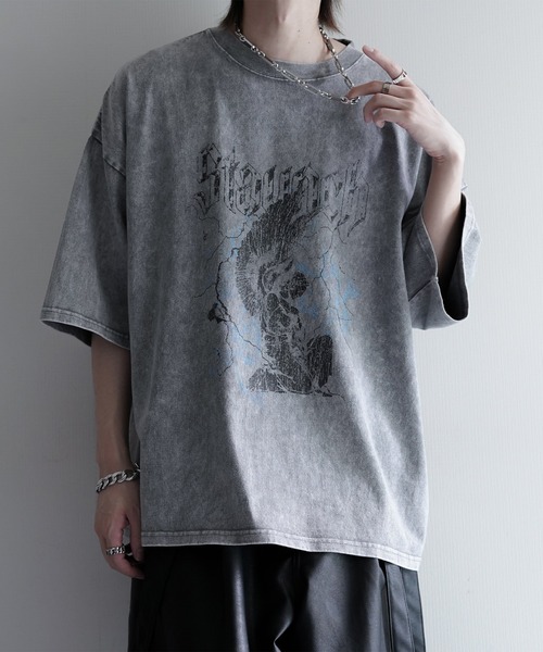 cussil（クシル）の「【cussil/クシル】硫化スノー加工ヴィンテージグラフィックプリント半袖Tシャツ（Tシャツ/カットソー・メンズ・ブラック系1/グレー系1/ブラック系2・S/M/L）」の3枚目の写真