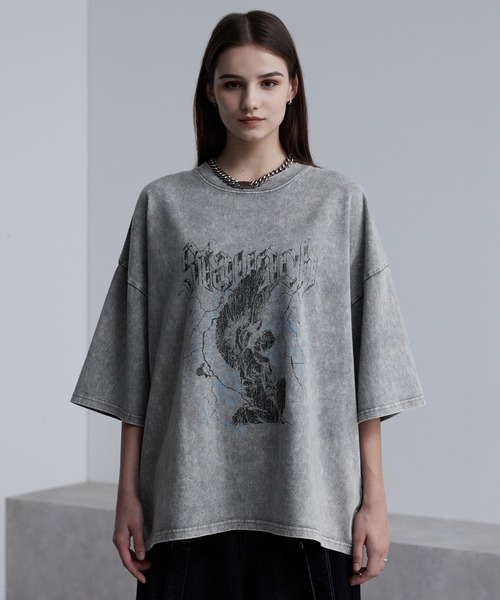 cussil（クシル）の「【cussil/クシル】硫化スノー加工ヴィンテージグラフィックプリント半袖Tシャツ（Tシャツ/カットソー・メンズ・ブラック系1/グレー系1/ブラック系2・S/M/L）」の4枚目の写真