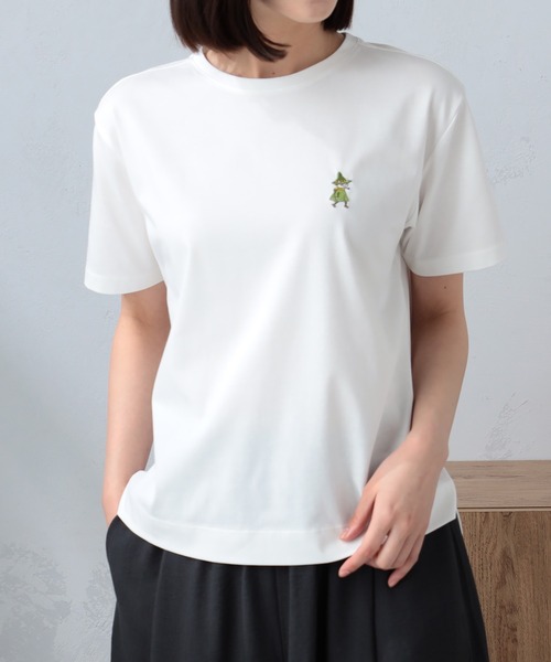 GALLORIA(ギャローリア)の「ムーミン ワンポイント刺繍Tシャツ(Tシャツ/カットソー・レディース・ホワイト系その他/ネイビー/オフホワイト/チャコールグレー・S/M/L/LL)」の2枚目の写真