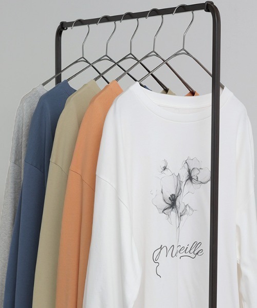 HUG.U(ハグユー)の「フラワープリントロンT(Tシャツ/カットソー・レディース・オレンジ/ホワイト/ライトグレー/セージグリーン/グレイッシュブルー・FREE)」の6枚目の写真