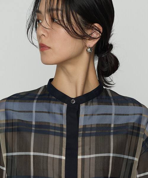 K.T KIYOKO TAKASE（キヨコタカセ）の「シルクドビーチェックビックシルエット シャツ羽織（シャツ/ブラウス・レディース・ブルー系その他/ブラウン系その他・9号/7号）」の19枚目の写真