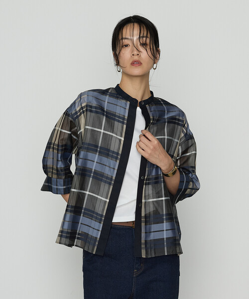 K.T KIYOKO TAKASE（キヨコタカセ）の「シルクドビーチェックビックシルエット シャツ羽織（シャツ/ブラウス・レディース・ブルー系その他/ブラウン系その他・9号/7号）」の2枚目の写真