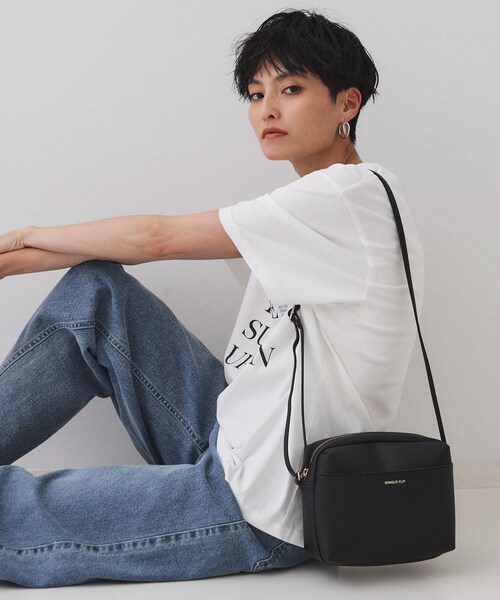 OPAQUE.CLIP（オペークドットクリップ）の「【長さ調節可能】ラウンドスクエアマチ付きミニショルダーバッグ（ショルダーバッグ・レディース・アイボリー/ブラック/ボルドー・00）」の2枚目の写真