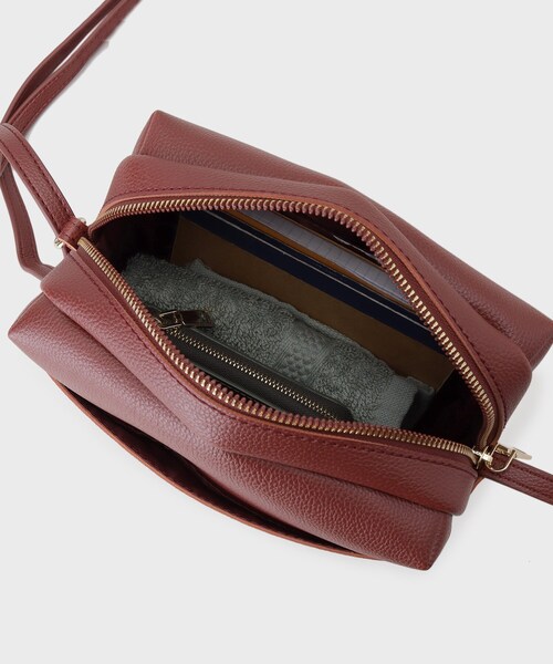 OPAQUE.CLIP（オペークドットクリップ）の「【長さ調節可能】ラウンドスクエアマチ付きミニショルダーバッグ（ショルダーバッグ・レディース・アイボリー/ブラック/ボルドー・00）」の9枚目の写真