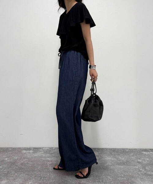 fredy emue（フレディエミュ）の「ライトオンスデニムイージーパンツ（デニムパンツ・レディース・ブルー/ネイビー・38/36）」の21枚目の写真