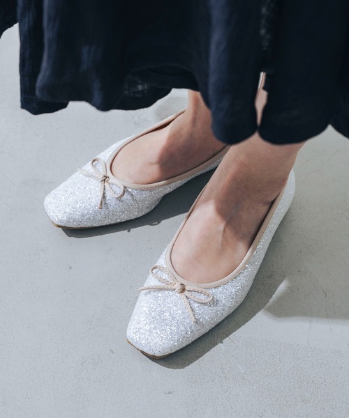 EVOL（イーボル）の「【軽量・柔らかい】グリッターフラットバレエ IZ5781（パンプス・レディース・ピンク/ブラック/ゴールド/ホワイト・22.5cm/23.5cm/24.5cm/23.0cm/24.0cm/25.0cm/22.0cm）」の2枚目の写真