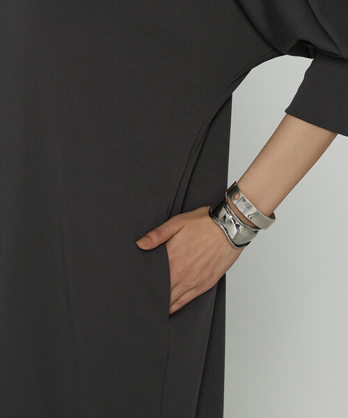 COMME CA（コムサ）の「コンパクトベアフライス カットソーワンピース（ワンピース・レディース・ブラック/チャコール・FREE）」の13枚目の写真