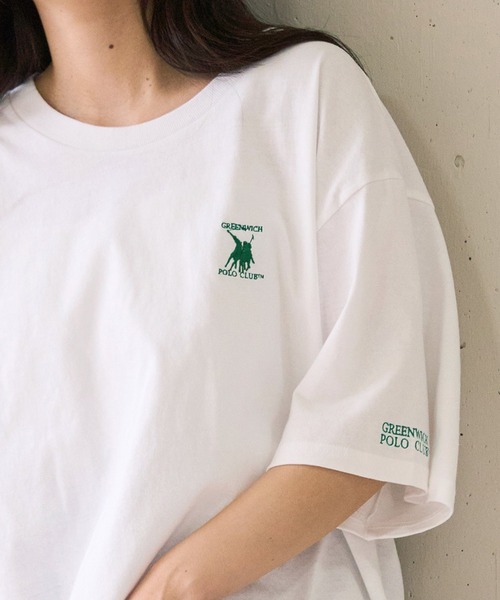 GREENWICH POLO CLUB(グリニッジポロクラブ)の「【GREENWICH POLO CLUB】別注 ワンポイント刺繍 オーバーサイズ 半袖 Tシャツ(Tシャツ/カットソー・レディース・ブラック/ホワイト系1/ホワイト・M)」の2枚目の写真