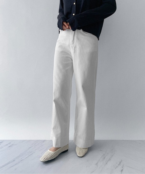 on:nue（オンニュ）の「【on:nue】[3色展開/3サイズ展開] ワイドストレートデニムパンツ（デニムパンツ・レディース・ホワイト/ネイビー/ブルー・MEDIUM/SMALL/LARGE）」の4枚目の写真