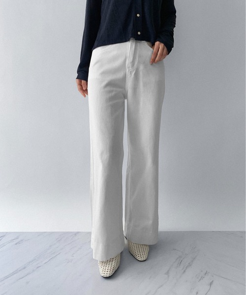 on:nue（オンニュ）の「【on:nue】[3色展開/3サイズ展開] ワイドストレートデニムパンツ（デニムパンツ・レディース・ホワイト/ネイビー/ブルー・MEDIUM/SMALL/LARGE）」の5枚目の写真