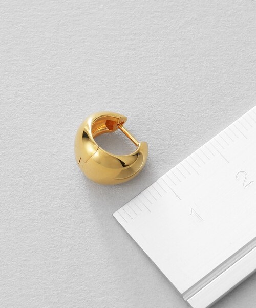 COCOSHNIK ONKITSCH(ココシュニックオンキッチュ)の「シルバー ハギーフープ ポインテッドワイドピアス GP(ピアス(両耳用)・レディース・ゴールド・00)」の5枚目の写真