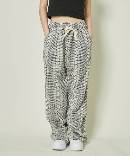 GORGE（ゴージ）の「《ゆる映え柄パンツ》ストライプ＆チェック／楽ちん美ラインワイド（その他パンツ・レディース・ブラウン/ブラック/ブルー/チェック・F）」の21枚目の写真