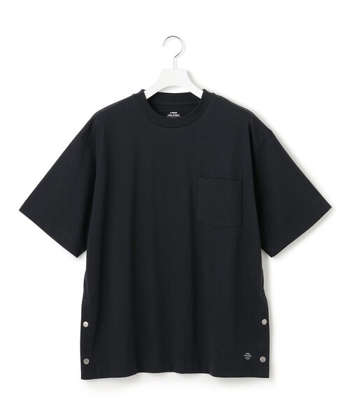 J.PRESS YORK STREET（ジェイプレスヨークストリート）の「【UNISEX】サイドスリット Tシャツ（Tシャツ/カットソー・メンズ・ライトグレー系/ブラック系/ホワイト系/ダークブラウン系・SMALL/MEDIUM/LARGE）」の2枚目の写真
