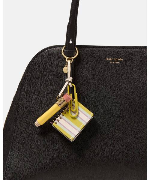 kate spade new york（ケイトスペード ニューヨーク）の「チャームド ペンシル バッグ チャーム（キーホルダー・レディース・ベージュ・ONESIZE）」の3枚目の写真