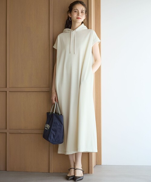 23区 L（ニジュウサンクオオキイサイズ）の「【SLOW/一部店舗限定】コットンライクテリー フーディー ワンピース（ワンピース・レディース・グレー系/ベージュ系・44/46）」の4枚目の写真
