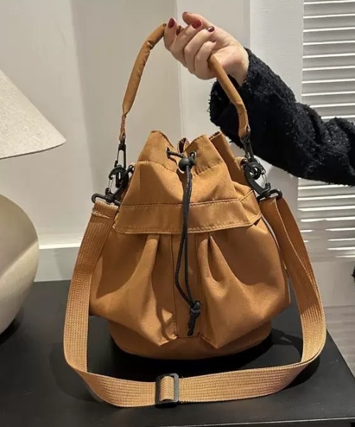 CELENA BEATS（セレナビーツ）の「[バケツ型ミニバッグ] 巾着 ショルダーバッグ（ショルダーバッグ・レディース・ブラック/ピンク/グリーン/ブラウン/ホワイト・FREE）」の11枚目の写真