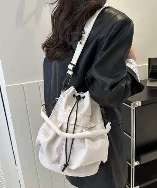 CELENA BEATS（セレナビーツ）の「[バケツ型ミニバッグ] 巾着 ショルダーバッグ（ショルダーバッグ・レディース・ブラック/ピンク/グリーン/ブラウン/ホワイト・FREE）」の16枚目の写真