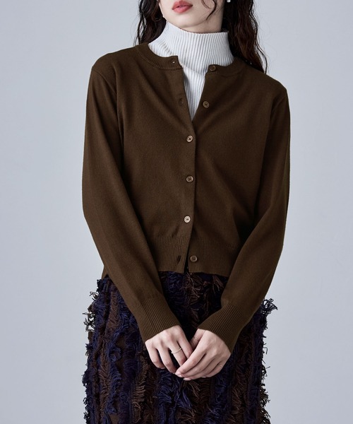 etoll.（エトル）の「ベーシッククルーネックカーディガン（カーディガン/ボレロ・レディース・オフホワイト/グレー/ブラック/レッド/ブラウン・M）」の4枚目の写真