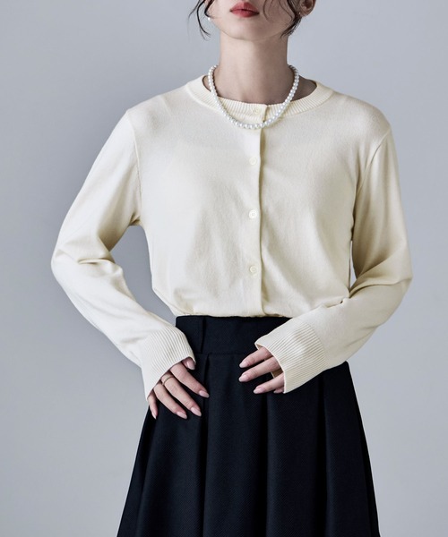 etoll.（エトル）の「ベーシッククルーネックカーディガン（カーディガン/ボレロ・レディース・オフホワイト/グレー/ブラック/レッド/ブラウン・M）」の2枚目の写真