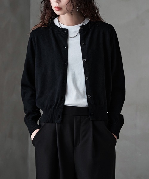 etoll.（エトル）の「ベーシッククルーネックカーディガン（カーディガン/ボレロ・レディース・オフホワイト/グレー/ブラック/レッド/ブラウン・M）」の3枚目の写真