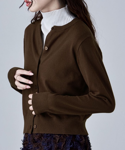 etoll.（エトル）の「ベーシッククルーネックカーディガン（カーディガン/ボレロ・レディース・オフホワイト/グレー/ブラック/レッド/ブラウン・M）」の6枚目の写真