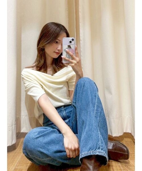 Ungrid(アングリッド)の「タックデザインオフショルTee(Tシャツ/カットソー・レディース・ブラック/アイボリー/グリーン・FREE)」の2枚目の写真