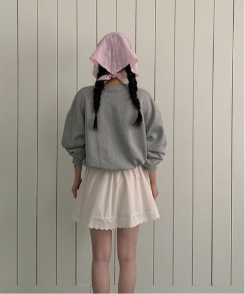 shyam inspiration（シャムインスピレーション）の「コンパクトドロップショルダー刺繍ロゴスウェット（スウェット・レディース・ネイビー/グレー・M/L）」の16枚目の写真