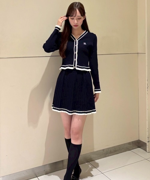 REDYAZEL（レディアゼル）の「ラインスキームニットカーディガン×スカートセットアップ（セットアップ・レディース・ネイビー/グレー/レッド・FREE）」の19枚目の写真