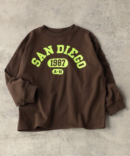 BREEZE（ブリーズ）の「【WEB限定/ジュニア対応】カレッジバリエーションTシャツ（Tシャツ/カットソー・キッズ・アイボリー/ブラウン/サックスブルー/チャコール/ベージュ/オフホワイト/ピンク/グリーン/グレー/レッド・120/130/140/110/100/90/150/160）」の5枚目の写真