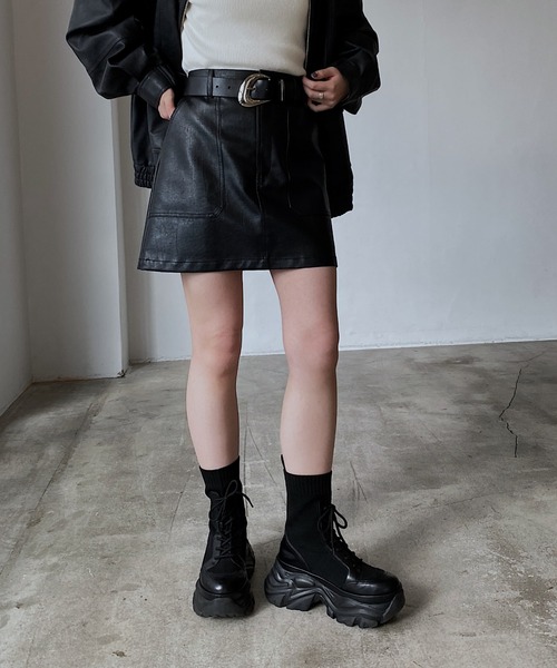 PAGEBOY（ページボーイ）の「フェイクレザーミニスカート（スカート・レディース・ブラック/ブラウン・FREE）」の2枚目の写真