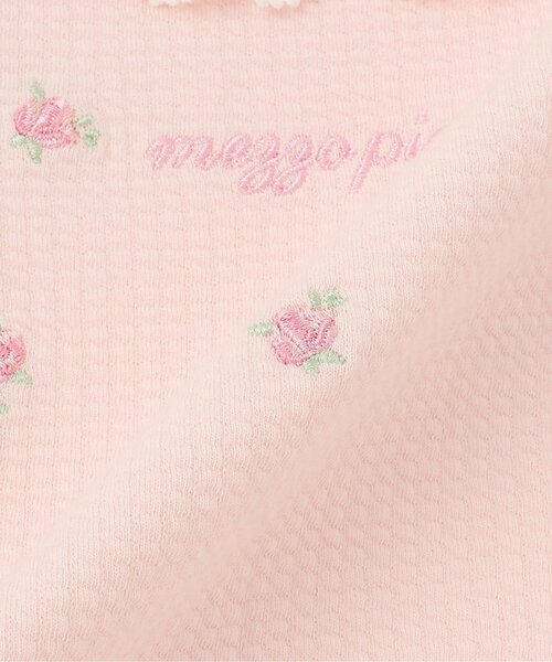mezzo piano(メゾピアノ)の「バラ刺しゅう 2wayオール(ロンパース・キッズ・オフホワイト/ライトピンク・50-70cm)」の9枚目の写真