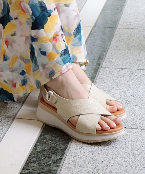 Jines（ジネス）の「クロスデザインサンダル【オーマイ サンダルズ/Oh my Sandals】（サンダル・レディース・アイボリー/ブラック・37/36）」の17枚目の写真