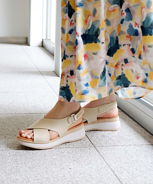 Jines（ジネス）の「クロスデザインサンダル【オーマイ サンダルズ/Oh my Sandals】（サンダル・レディース・アイボリー/ブラック・37/36）」の18枚目の写真