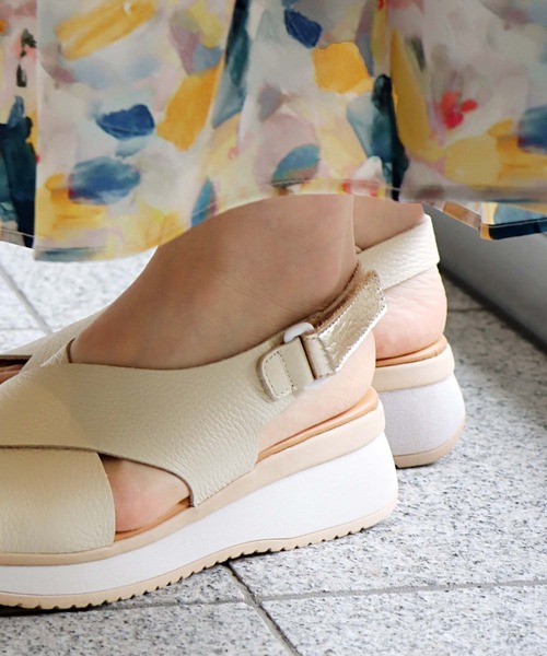 Jines（ジネス）の「クロスデザインサンダル【オーマイ サンダルズ/Oh my Sandals】（サンダル・レディース・アイボリー/ブラック・37/36）」の20枚目の写真