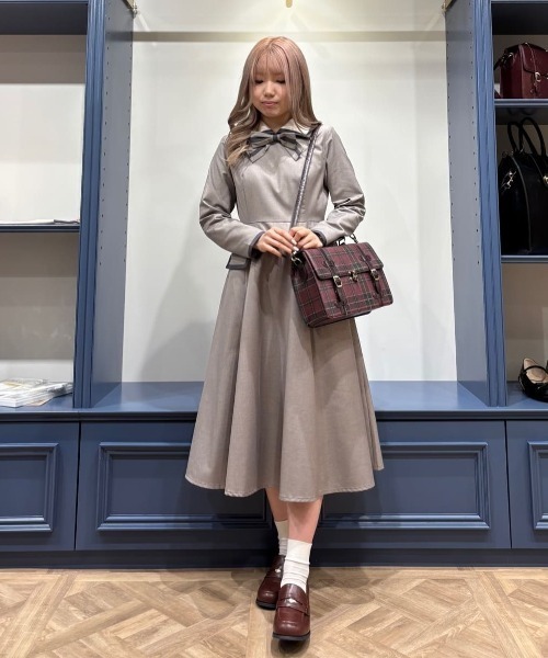 F i.n.t（フィント）の「ラインボウタイバイカラーワンピース（ワンピース・レディース・ライトグレー/ベージュ・FREE）」の18枚目の写真