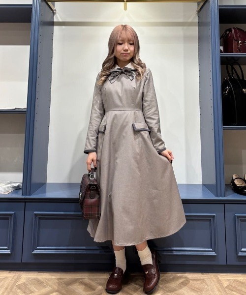 F i.n.t（フィント）の「ラインボウタイバイカラーワンピース（ワンピース・レディース・ライトグレー/ベージュ・FREE）」の19枚目の写真