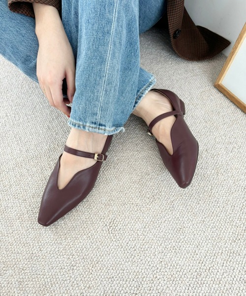 31 Sons de mode（トランテアン　ソン　ドゥ　モード）の「ベルトデザインフラットパンプス/45302（パンプス・レディース・ホワイト/レッド/ブラック・43/42/41/40/39/38/37/36/35/34/33）」の3枚目の写真