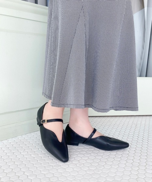 31 Sons de mode（トランテアン　ソン　ドゥ　モード）の「ベルトデザインフラットパンプス/45302（パンプス・レディース・ホワイト/レッド/ブラック・43/42/41/40/39/38/37/36/35/34/33）」の5枚目の写真