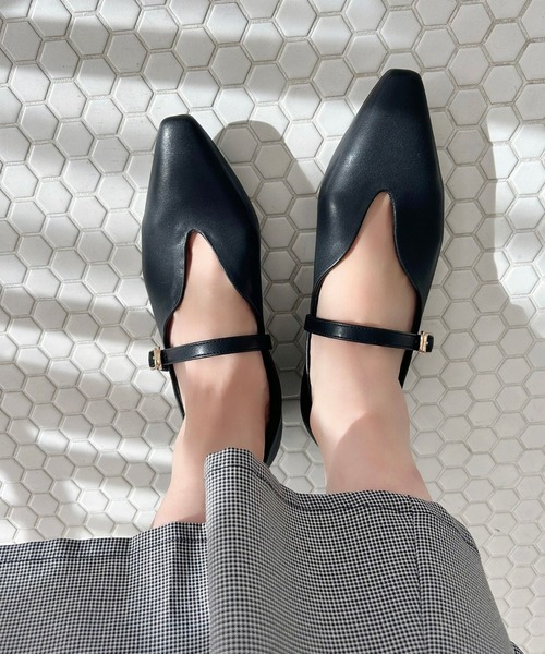 31 Sons de mode（トランテアン　ソン　ドゥ　モード）の「ベルトデザインフラットパンプス/45302（パンプス・レディース・ホワイト/レッド/ブラック・43/42/41/40/39/38/37/36/35/34/33）」の6枚目の写真