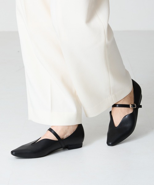 31 Sons de mode（トランテアン　ソン　ドゥ　モード）の「ベルトデザインフラットパンプス/45302（パンプス・レディース・ホワイト/レッド/ブラック・43/42/41/40/39/38/37/36/35/34/33）」の8枚目の写真