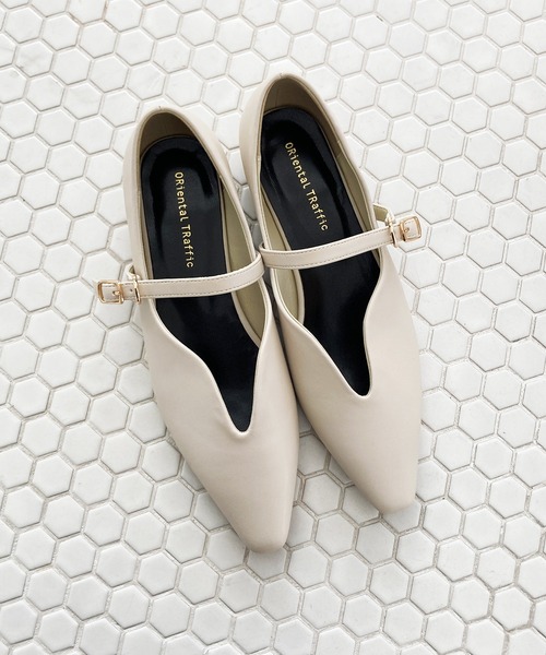 31 Sons de mode（トランテアン　ソン　ドゥ　モード）の「ベルトデザインフラットパンプス/45302（パンプス・レディース・ホワイト/レッド/ブラック・43/42/41/40/39/38/37/36/35/34/33）」の18枚目の写真