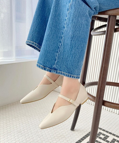 31 Sons de mode（トランテアン　ソン　ドゥ　モード）の「ベルトデザインフラットパンプス/45302（パンプス・レディース・ホワイト/レッド/ブラック・43/42/41/40/39/38/37/36/35/34/33）」の17枚目の写真