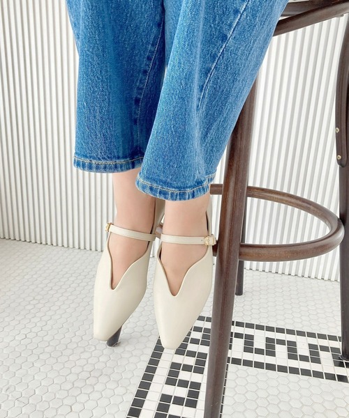31 Sons de mode（トランテアン　ソン　ドゥ　モード）の「ベルトデザインフラットパンプス/45302（パンプス・レディース・ホワイト/レッド/ブラック・43/42/41/40/39/38/37/36/35/34/33）」の19枚目の写真