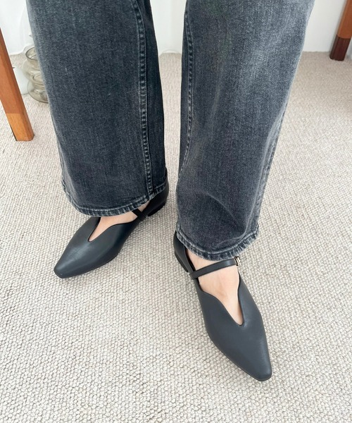 31 Sons de mode（トランテアン　ソン　ドゥ　モード）の「ベルトデザインフラットパンプス/45302（パンプス・レディース・ホワイト/レッド/ブラック・43/42/41/40/39/38/37/36/35/34/33）」の4枚目の写真