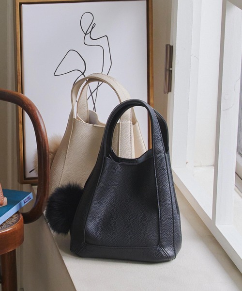 KOBE LETTUCE（コウベレタス）の「ファーチャーム付きスクエアバッグ（ハンドバッグ・レディース・グレー/アイボリー/ブラック/ブラウン・F）」の6枚目の写真