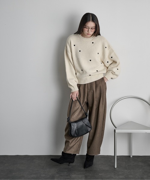 THE YOn（ザヨン）の「ハート刺繍ニットプルオーバー（ニット/セーター・レディース・グレイッシュベージュ/ブラック/アイボリー・FREE）」の9枚目の写真