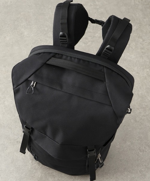 Overland(オーバーランド)の「【OverLand EQUIPMENT/オーバーランドイクイップメント】FLAP BACK PACK / フラップ バック パック(約20L)(バックパック/リュック・メンズ・ブラック・FREE)」の14枚目の写真