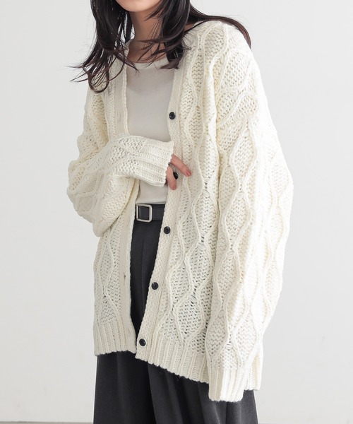 for/c(フォーシー)の「ざっくりニットカーディガン【サスティナブル】(カーディガン/ボレロ・レディース・ネイビー/ブラウン/アイボリー・L/M)」の6枚目の写真