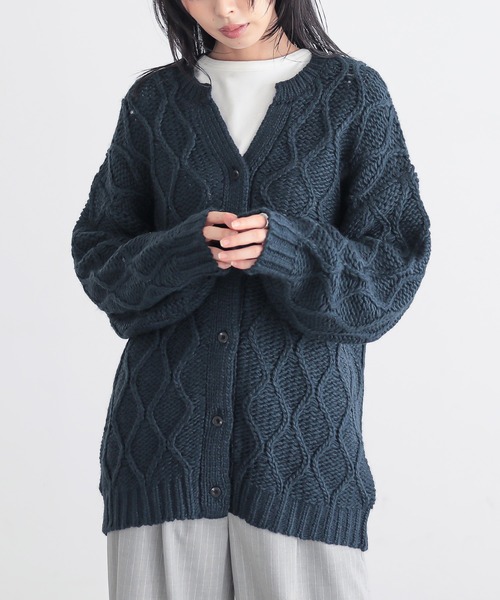 for/c(フォーシー)の「ざっくりニットカーディガン【サスティナブル】(カーディガン/ボレロ・レディース・ネイビー/ブラウン/アイボリー・L/M)」の11枚目の写真